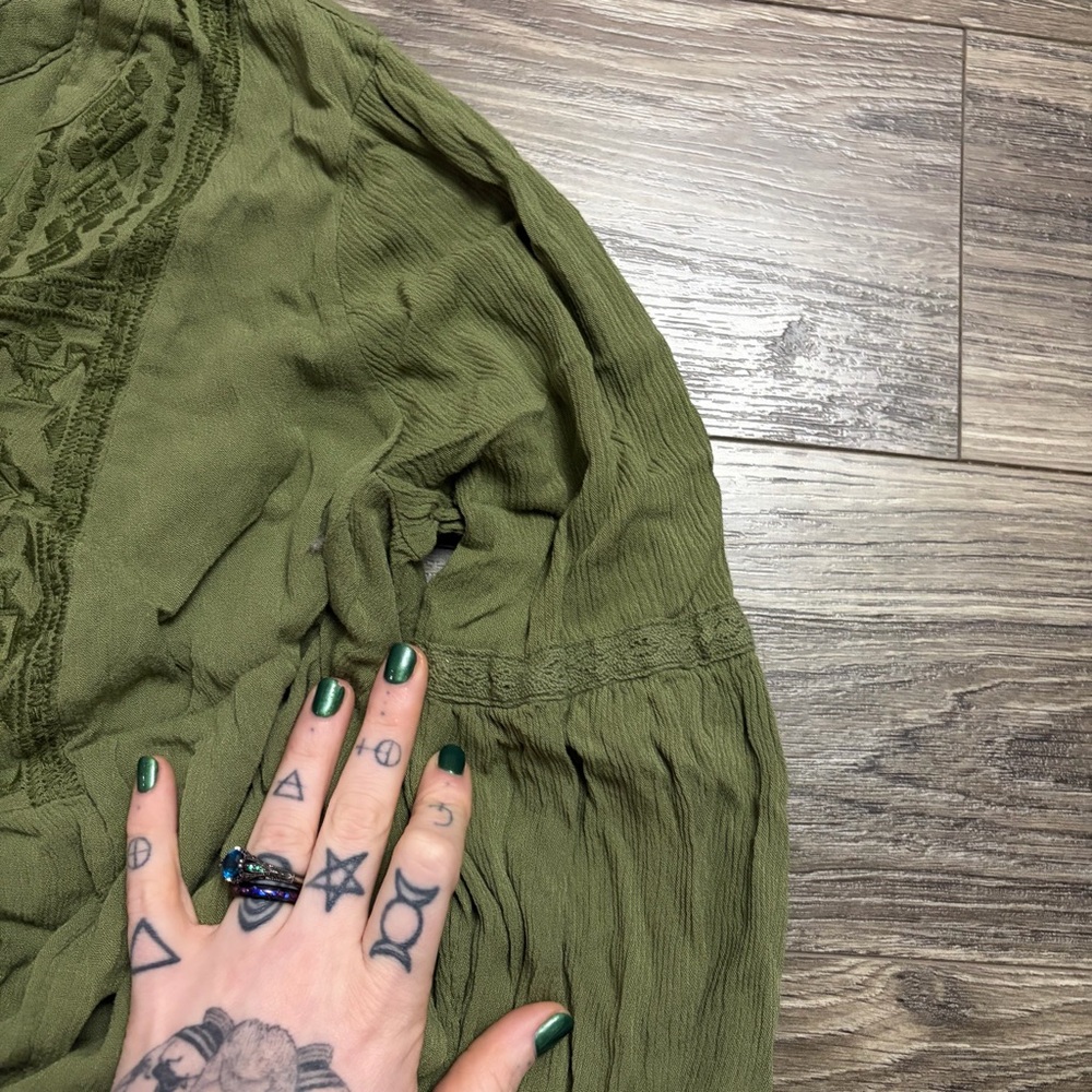 Torrid Crochet Embroidered Boho Tunic Blouse (Sage Green) Size 1X - Picture 4 of 10